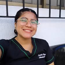 Andrea R. – Diseñadora Gráfica